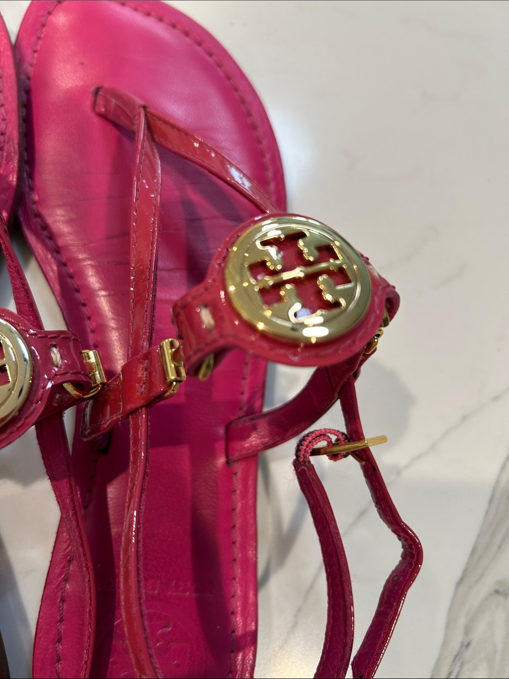 Tory Burch Hot Pink Patent Leather Logo Thong Sandals - Picture 4 of 5